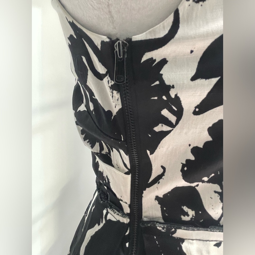 Ann Taylor Dress in black and white sleeveless A-line waist size 2 bold artistic - Picture 4 of 8